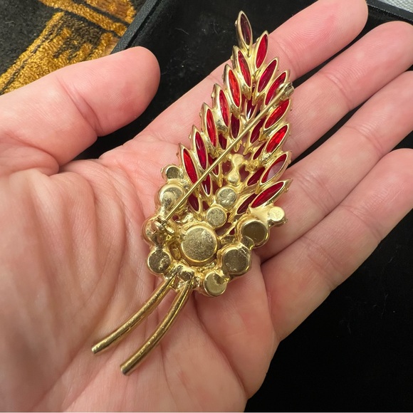 Vintage Juliana D&E Red Navette Leaf Brooch Verified #3586 Book Piece - Picture 4 of 5